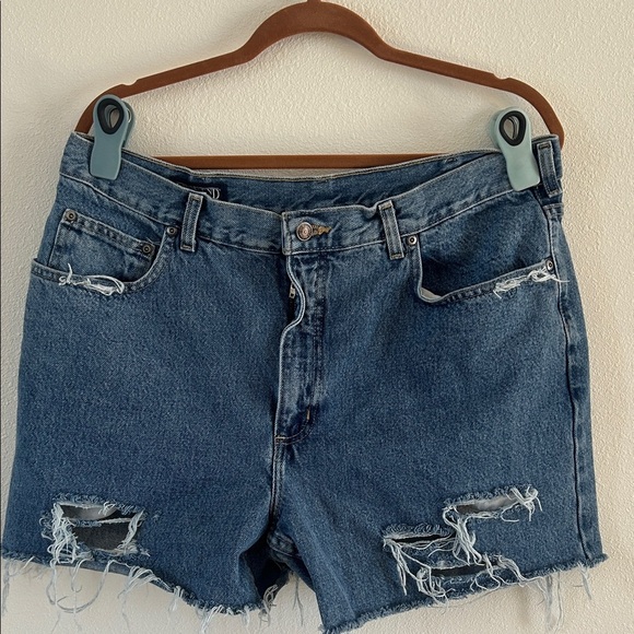 Land’s End 90’s Mom Shorts - Picture 2 of 5